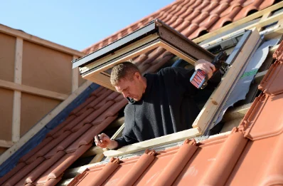 Pose de fenêtres de toit Velux à Lespielle